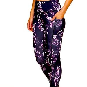 women's Gaiam yoga leggings.